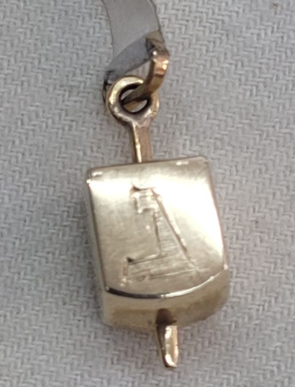 Gold Pendant Dreidel Sevivon - Image 7