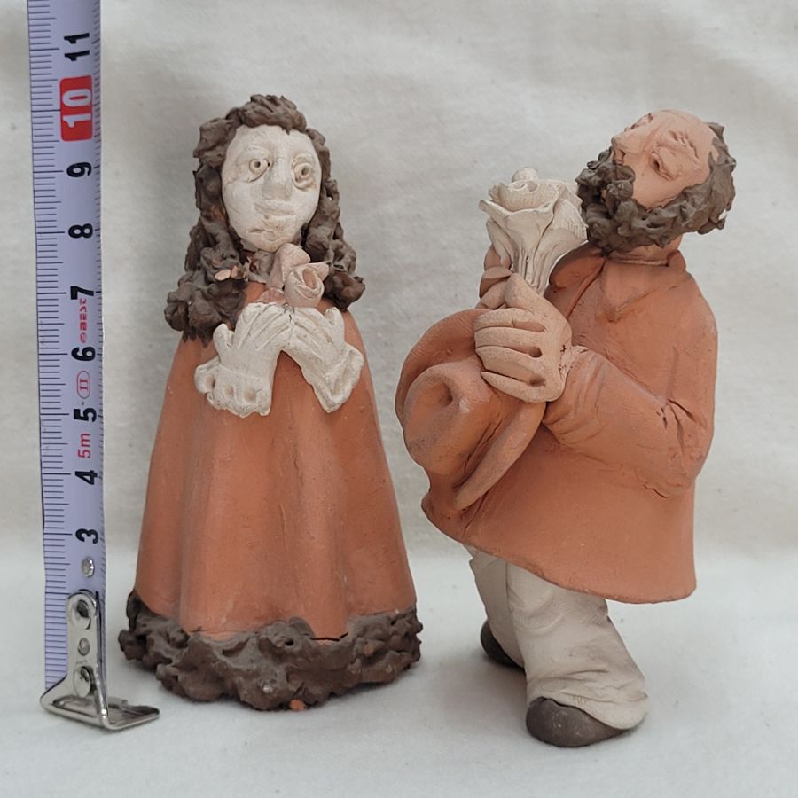 Pottery wedding proposal statues - Image 3