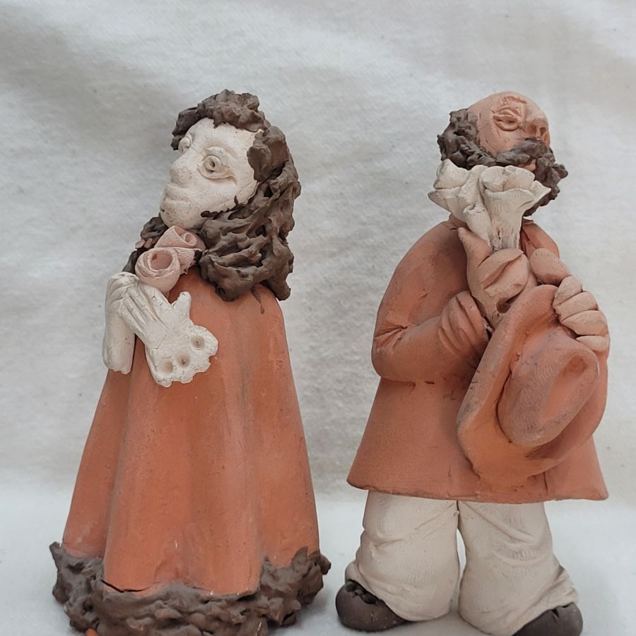 Pottery wedding proposal statues - Image 5