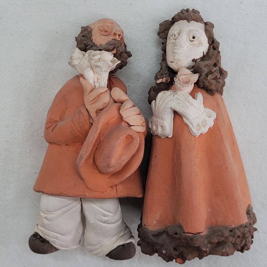 Pottery wedding proposal statues - Image 7