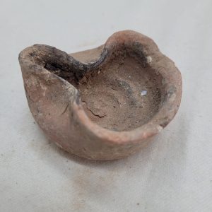 Genuine antique small oil lamp shell shape King David era  1500 BC. It has the shell shape style used at that time, 6 cm X 6.7 cm X 3.7 cm approximately.