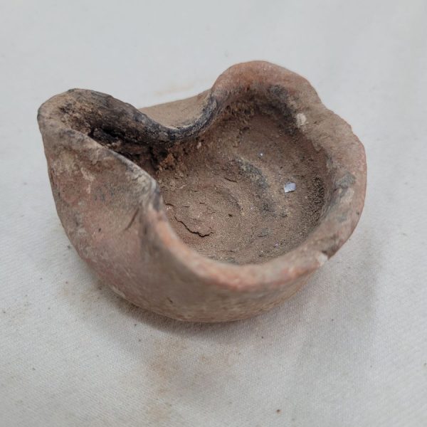 Genuine antique small oil lamp shell shape King David era  1500 BC. It has the shell shape style used at that time, 6 cm X 6.7 cm X 3.7 cm approximately.