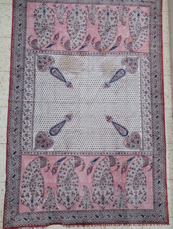 Handmade cotton Ghalamkar vintage tablecloth rectangle shape, décor with leaf and orientally designed. Dimension 130 cm X200 cm approximately.