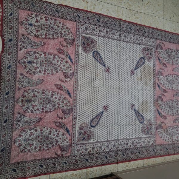 Handmade cotton Ghalamkar vintage tablecloth rectangle shape, décor with leaf and orientally designed. Dimension 130 cm X200 cm approximately.
