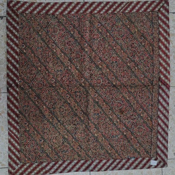 Handmade cotton antique needle point tablecloth square shape, décor small flowers designs. Dimension 66 cm X 70 cm approximately.