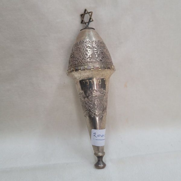 The engravings on vintage brass and copper silver plated Raashan Purim ratchet Magen David are handmade & hammered showing floral and geometric designs.