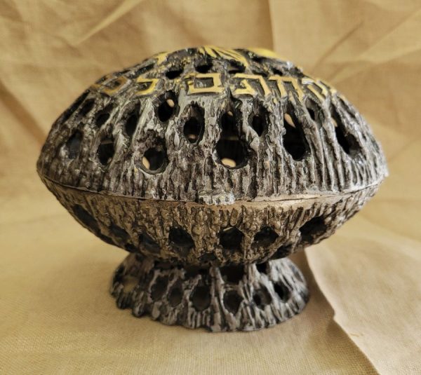Handmade Etrog box brass silver plated contemporary style vintage for the Sukkot feast of Tabernacles. Dimension 10 cm X 13.2 cm X 9 cm approximately.