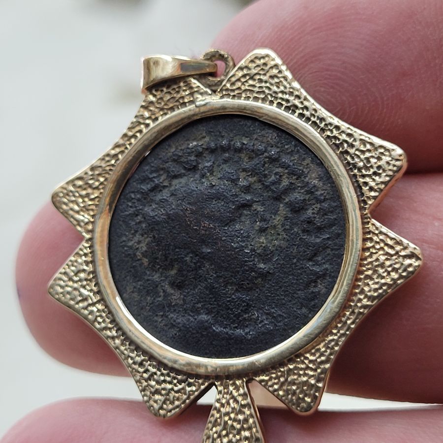 Gold pendant four cloves - Image 6