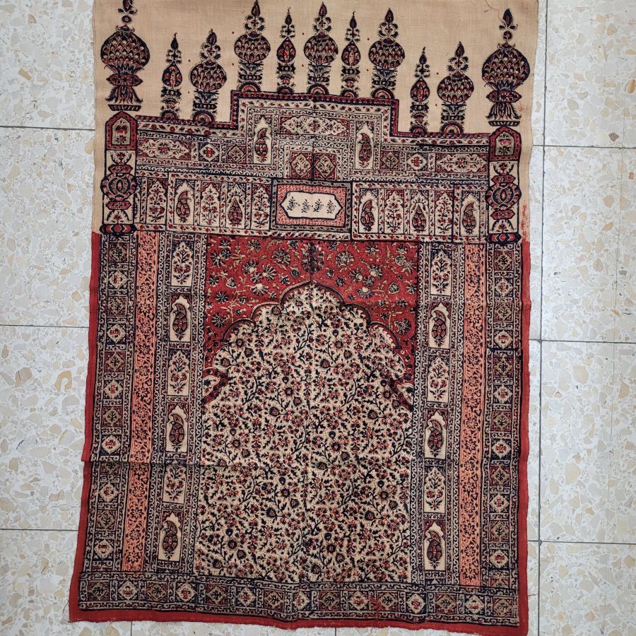 Handmade cotton Ghalamkar vintage tablecloth rectangle shape, décor with leaf and orientally designed. Dimension 66 cm X97 cm approximately.