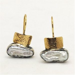 Sterling silver Moby pearl earrings can not be altered to none pierced ear lobe. Dimension 2.5 cm X 1.5 cm approximately.