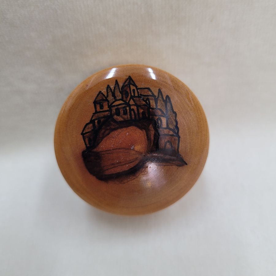 Small olive wood box Havdalah round shape with Jerusalem houses can be used also as a pill box. Dimension diameter 5.5 cm X 6.8 cm approximately.