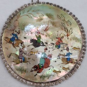 Handmade vintage sterling silver mother of pearl pendant hand painting horsemen hunting deer made in the 1960’s, 0.4 cm X diameter 6 cm approximately.
