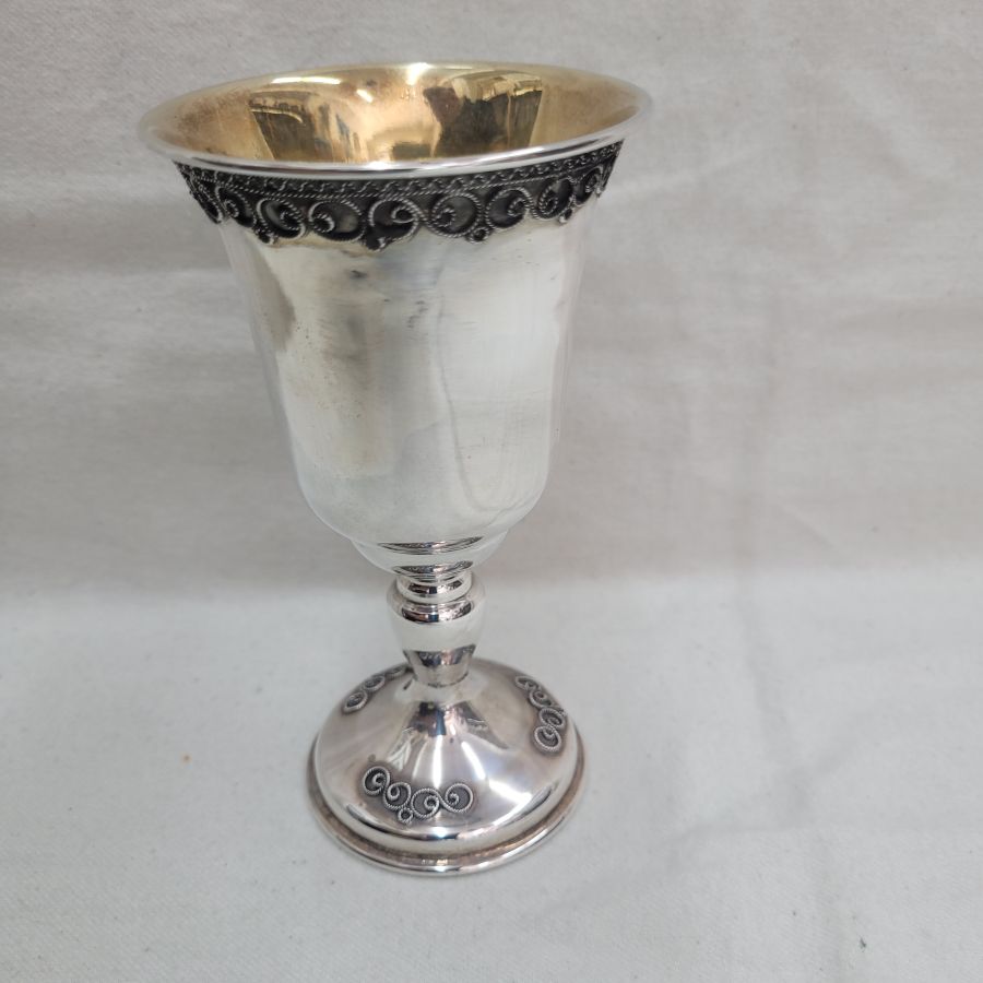 Sterling Silver cup fine Yemenite filigree chalice with Yemenite filigree designs around. Dimension diameter 7.5 cm X 13.5 cm approximately.