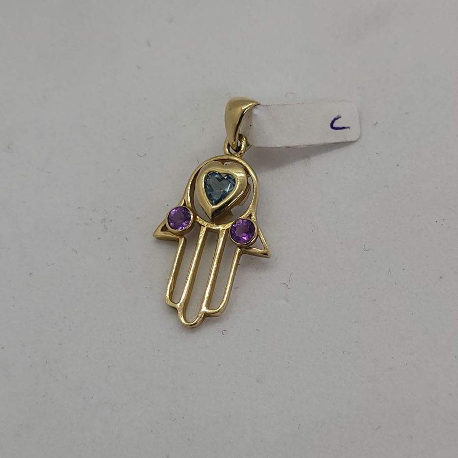 Handmade 14 carat yellow gold Blue Topaz Amethyst Hamsa Chamsa pendant, heart set with faceted blue Topaz stone and 2 Amethyst stones aside.