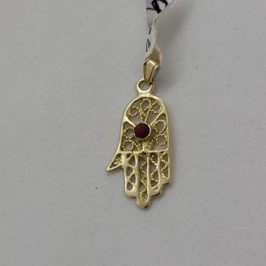 Handmade 14 Carat yellow gold Hamsa Yemenite filigree Chamsa pendant, set with coral stone in center. Dimension 1.1 cm X 2.4 cm X 0.15 approximately.