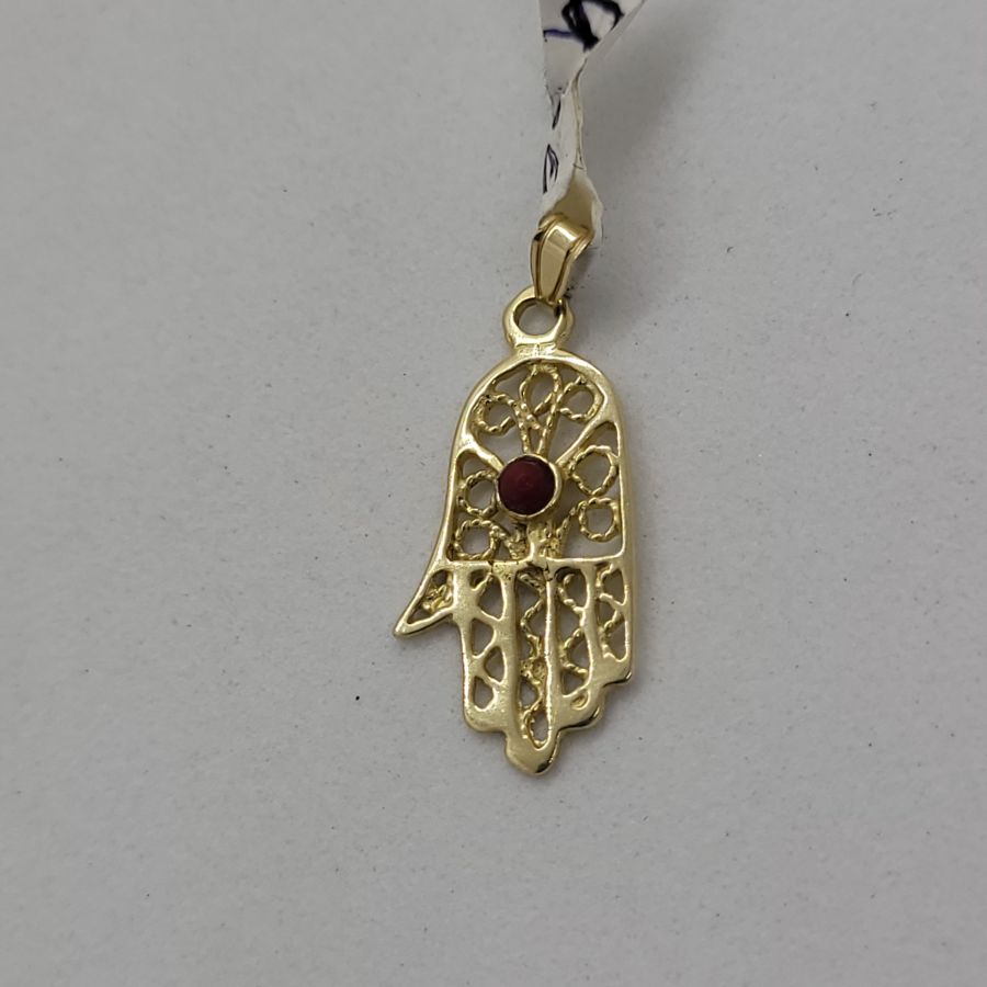 Handmade 14 Carat yellow gold Hamsa Yemenite filigree Chamsa pendant, set with coral stone in center. Dimension 1.1 cm X 2.4 cm X 0.15 approximately.