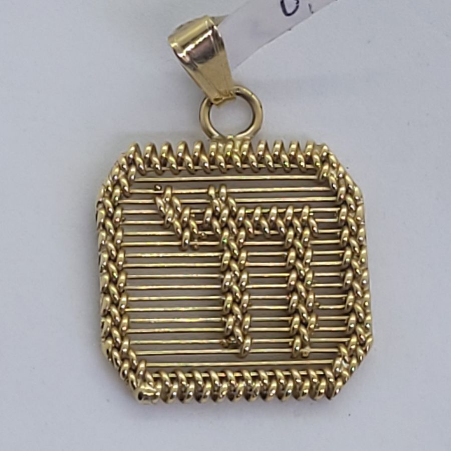 Handmade square shape Chai Hay 14 carat yellow gold Hay braded frame pendant. Dimension 2.3 cm X 3.3 X 0.3 cm approximately.