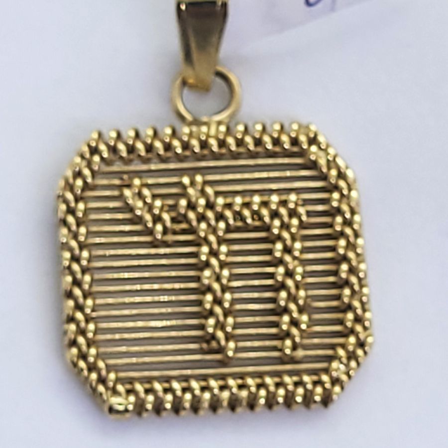 Handmade square shape Chai Hay 14 carat yellow gold Hay braded frame pendant. Dimension 2.3 cm X 3.3 X 0.3 cm approximately.